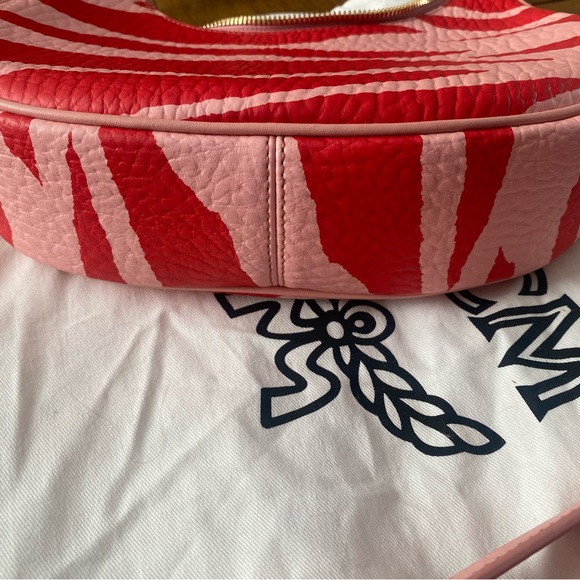 Brand new MCM zebra print leather shoulder bag - Picture 5 of 15